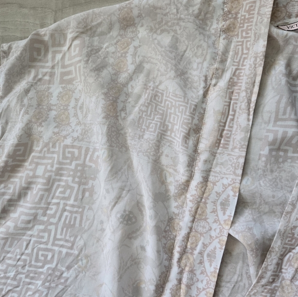 Victoria's Secret Cream and Pink Kimono - Picture 3 of 4